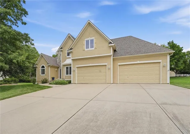 50th image of 1019 Sw Coachlight Ct, Lee's Summit, MO 64081 | MLS# 2628606