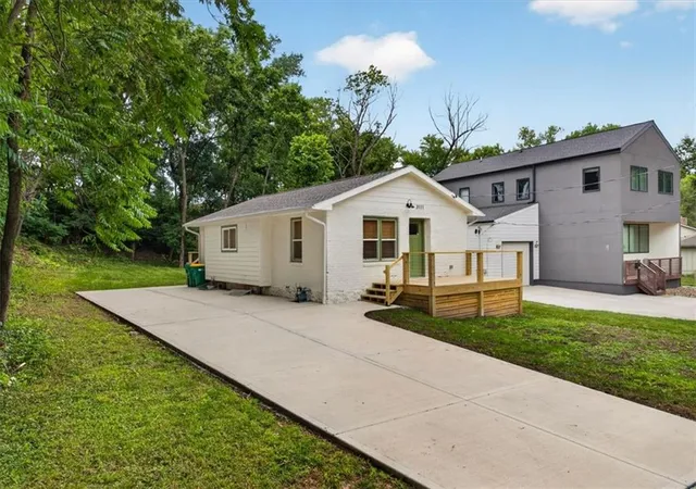 2nd image of 3111 W 43rd Ave, Kansas City, KS 66103 | MLS# 2628607