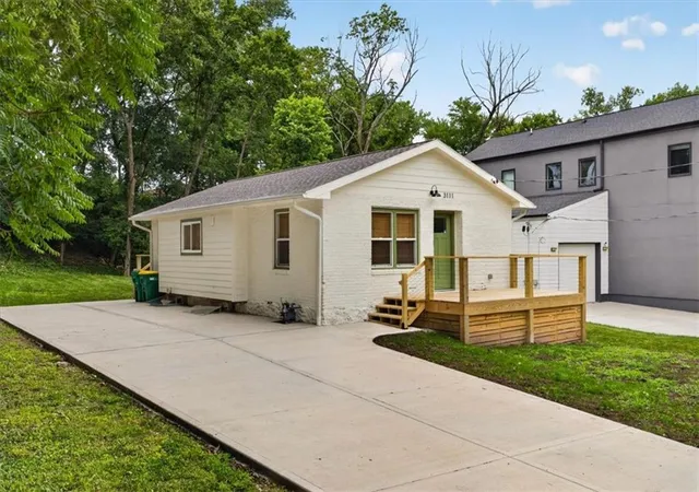 3rd image of 3111 W 43Rd Ave, Kansas City, KS 66103 | MLS# 2628607