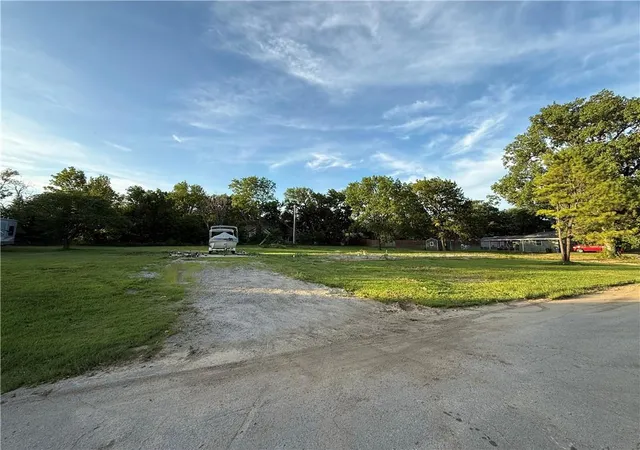 1st image of 1514 Catalina St, Coffeyville, KS 67337 | MLS# 2628617