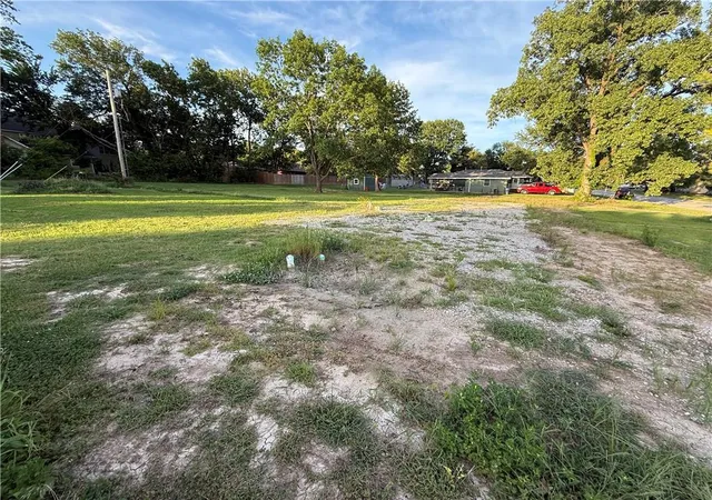 5th image of 1514 Catalina St, Coffeyville, KS 67337 | MLS# 2628617