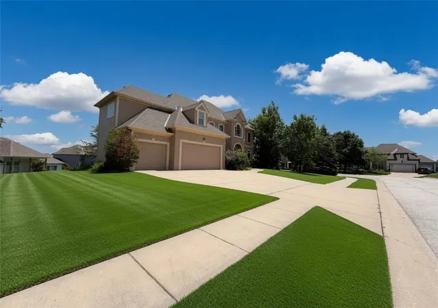 2nd image of 10319 N Saline Ave, Kansas City, MO 64154 | MLS# 2628625