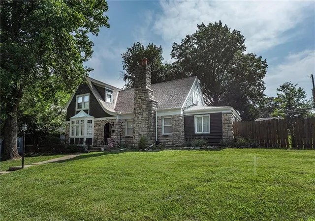 Photo 2 of Single family home for sale at 7421 Forest Ave, Kansas City, MO 64131 | MLS# 2628634 | Listing updated on 2026-09-04