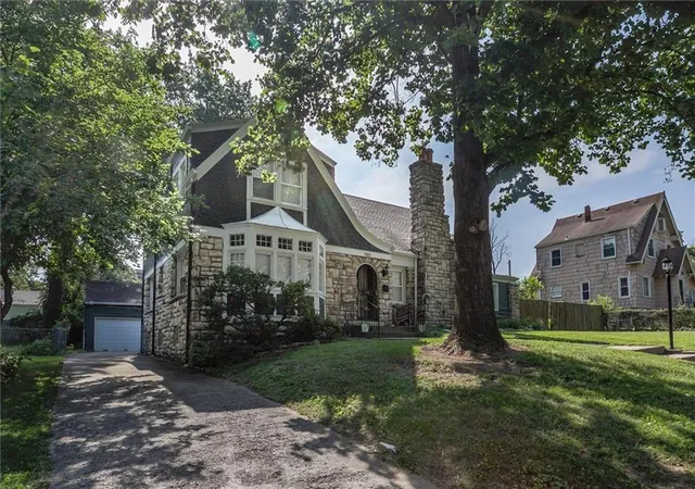 Photo 3 of Single family home for sale at 7421 Forest Ave, Kansas City, MO 64131 | MLS# 2628634 | Listing updated on 2026-09-04
