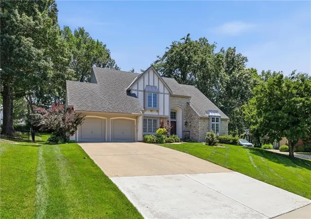 3rd image of 11107 W 122Nd St, Overland Park, KS 66213 | MLS# 2628638
