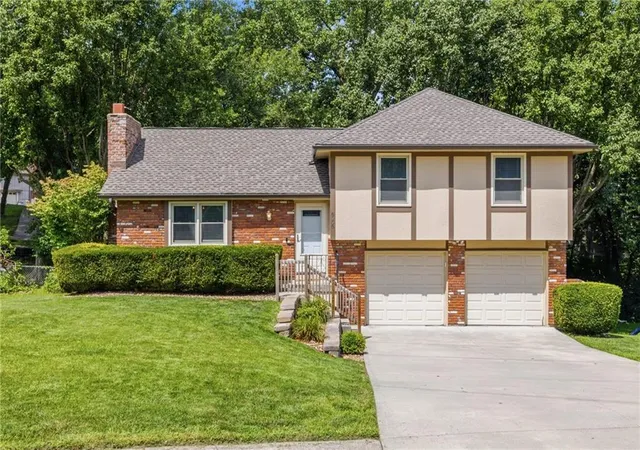 Homes for sale in Kansas City, MO | 8008 N Garfield Ave, Kansas City, MO 64118 | MLS# 2628642