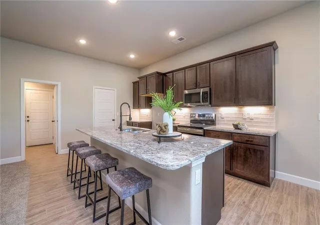 2nd image of 25235 W 92nd Ter, Lenexa, KS 66227 | MLS# 2628651