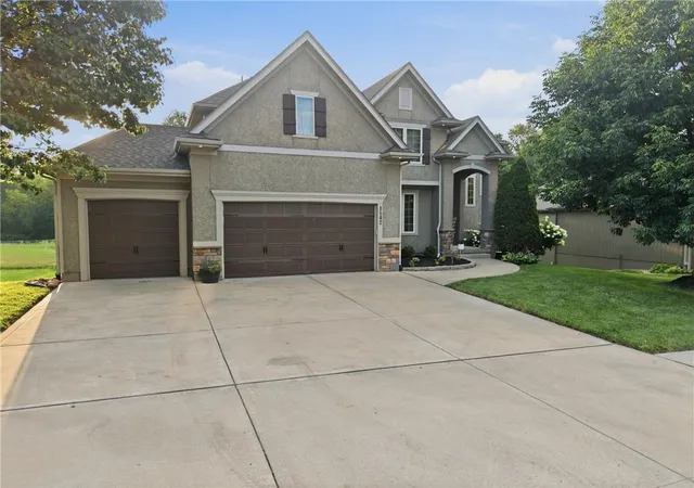 Photo 2 of Single family home for sale at 1502 Cross Crk Dr, Raymore, MO 64083 | MLS# 2628652 | Listing updated on 2026-09-14