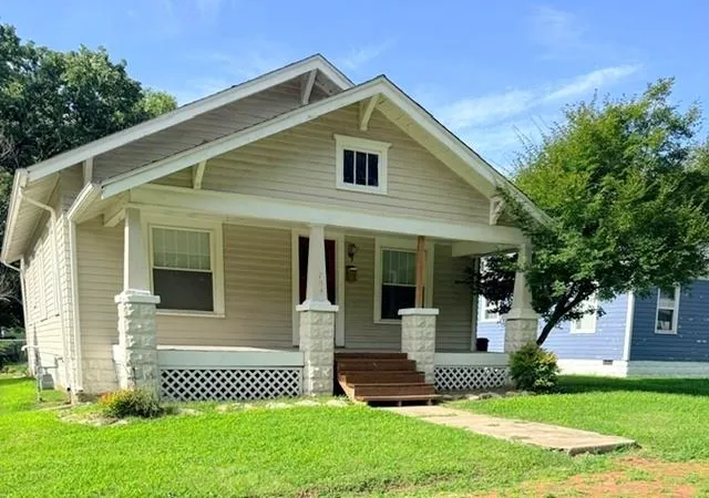 Homes for sale in Pittsburg, KS | 704 W 2nd St, Pittsburg, KS 66762 | MLS# 2628661