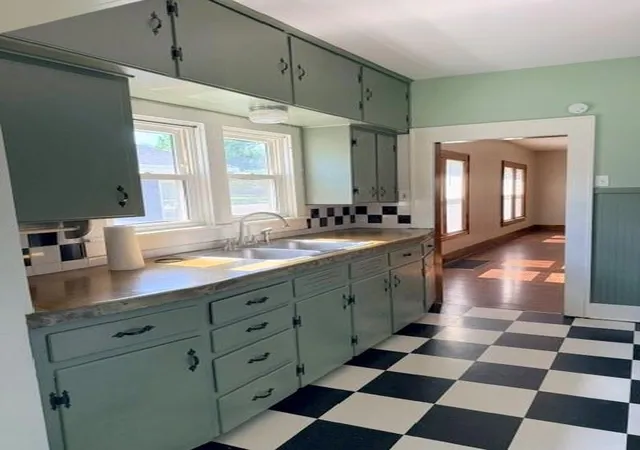 Homes for sale in Pittsburg, KS | 704 W 2Nd St, Pittsburg, KS 66762 | MLS# 2628661