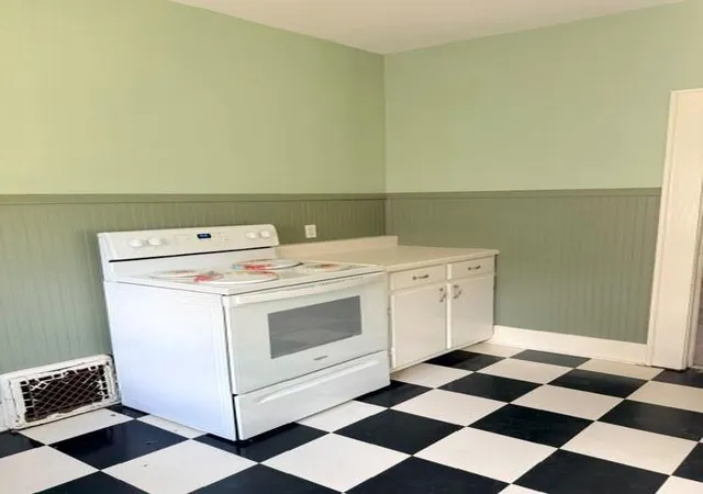 Homes for sale in Pittsburg, KS | 704 W 2Nd St, Pittsburg, KS 66762 | MLS# 2628661