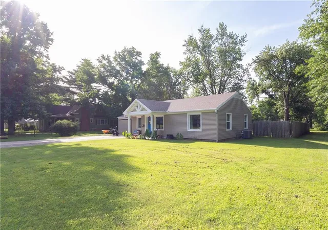 3rd image of 1004 E Main St, Cherryvale, KS 67335 | MLS# 2628670