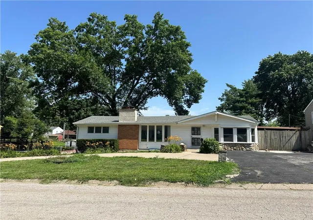 Photo 1 of Sale Pending at 10520 E 28th Terrace S, Independence, MO 64052 | MLS# 2628673 | Listing updated on 2026-10-13