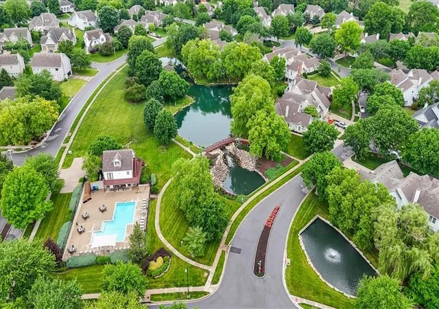 Homes for sale in Leawood, KS | 13735 Pembroke Cir, Leawood, KS 66224 | MLS# 2628691