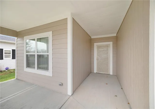 3rd image of 413 Ne Poplar Ct, Oak Grove, MO 64075 | MLS# 2628696
