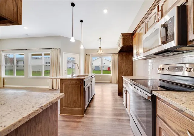 4th image of 413 Ne Poplar Ct, Oak Grove, MO 64075 | MLS# 2628696