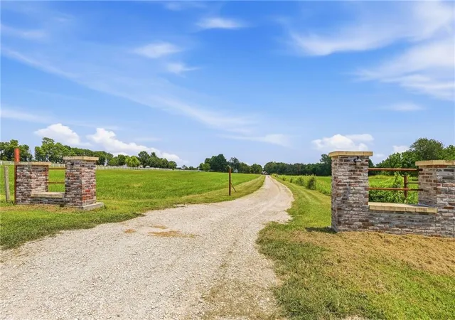 4th image of 24355 Jingo Rd, Bucyrus, KS 66013 | MLS# 2628697