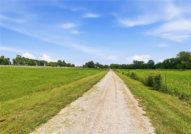 5th image of 24355 Jingo Rd, Bucyrus, KS 66013 | MLS# 2628697