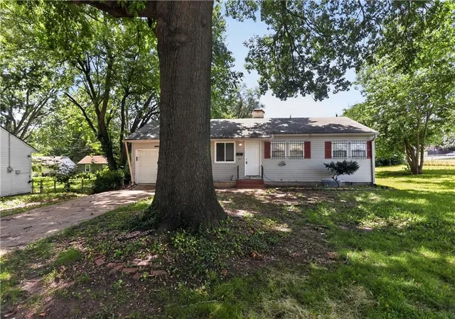 Homes for sale in Kansas City, MO | 6901 E 113th Ter, Kansas City, MO 64134 | MLS# 2628700