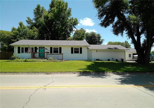 Homes for sale in Ottawa, KS | 904 W 7th St, Ottawa, KS 66067 | MLS# 2628702