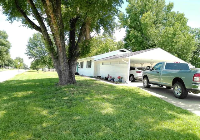 Homes for sale in Ottawa, KS | 904 W 7th St, Ottawa, KS 66067 | MLS# 2628702