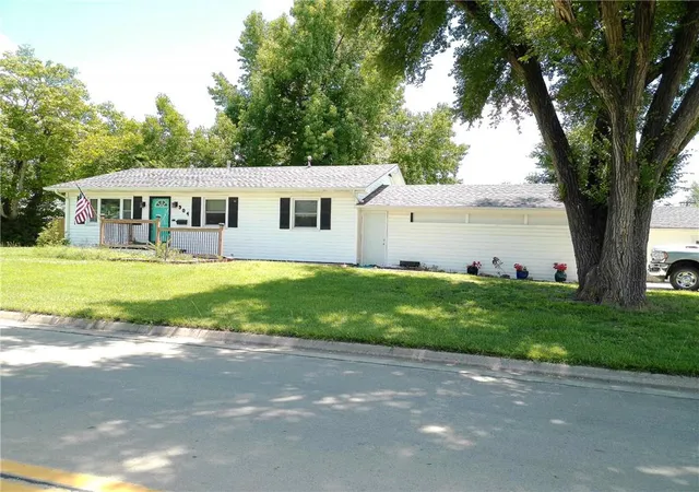 Homes for sale in Ottawa, KS | 904 W 7th St, Ottawa, KS 66067 | MLS# 2628702