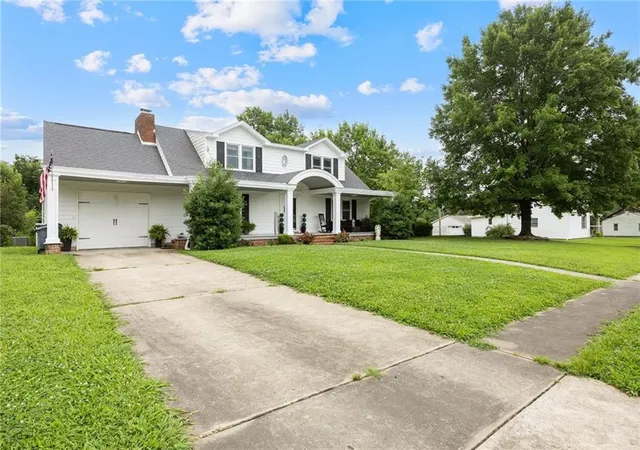 Homes for sale in Nevada, MO | 829 S College St, Nevada, MO 64772 | MLS# 2628703