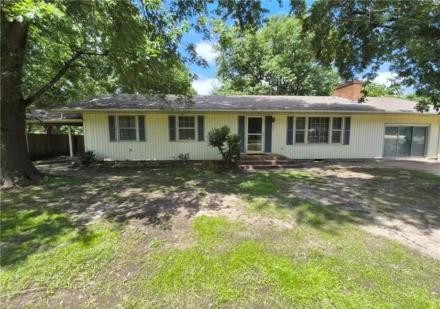 Homes for sale in Saint Paul, KS | 103 S Main St, Saint Paul, KS 66771 | MLS# 2628709