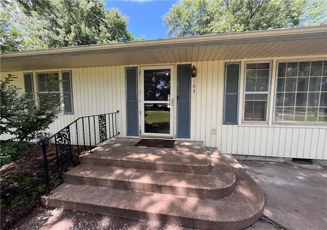 Homes for sale in Saint Paul, KS | 103 S Main St, Saint Paul, KS 66771 | MLS# 2628709