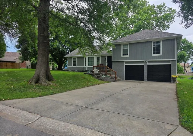 3rd image of 3710 Beechwood Dr, Lee's Summit, MO 64064 | MLS# 2628713