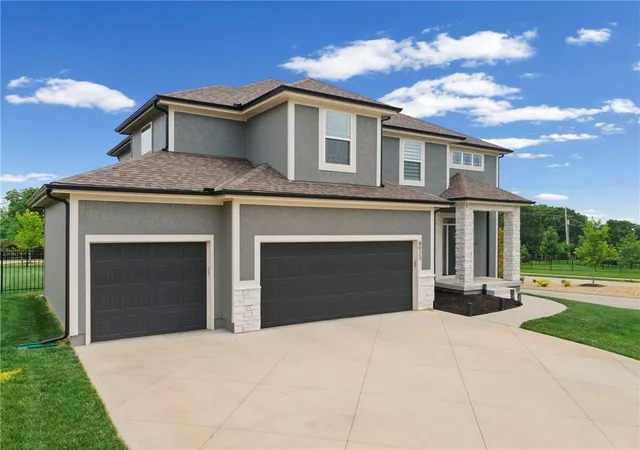 Photo 2 of Sale Pending at 8923 N Poplar Ave, Kansas City, MO 64156 | MLS# 2628718 | Listing updated on 2026-08-18