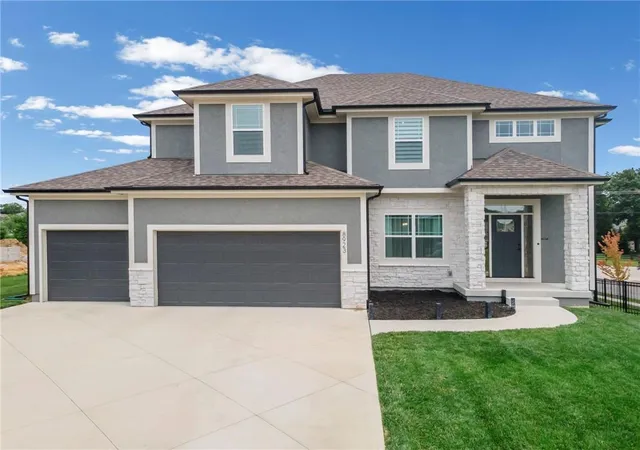 Photo 3 of Sale Pending at 8923 N Poplar Ave, Kansas City, MO 64156 | MLS# 2628718 | Listing updated on 2026-08-18