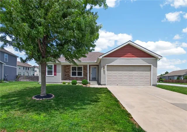 1st image of 1200 Sw Cornwall Rd, Lee's Summit, MO 64083 | MLS# 2628719