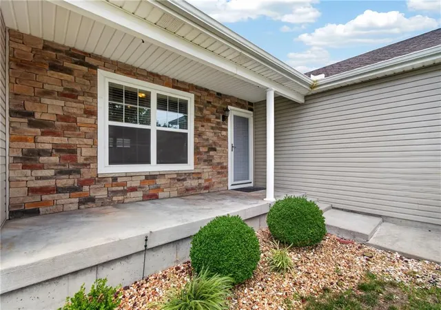 4th image of 1200 Sw Cornwall Rd, Lee's Summit, MO 64083 | MLS# 2628719