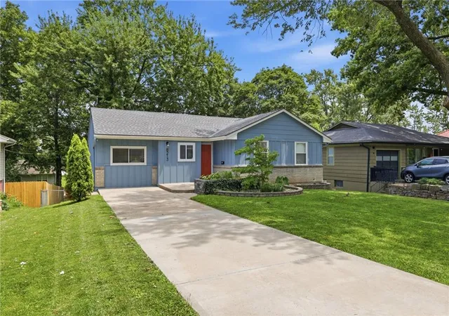 2nd image of 8213 Kenwood Ave, Kansas City, MO 64131 | MLS# 2628722