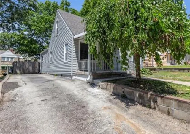 2nd image of 430 N Chelsea Ave, Kansas City, MO 64123 | MLS# 2628723