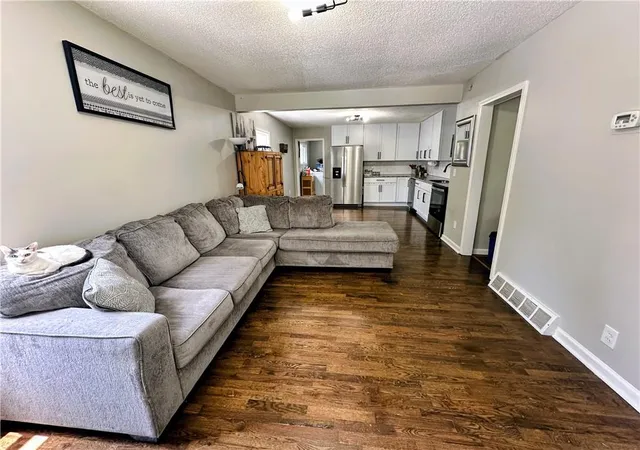 4th image of 430 N Chelsea Ave, Kansas City, MO 64123 | MLS# 2628723