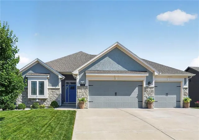 2nd image of 8126 Nw 90th Ter, Kansas City, MO 64153 | MLS# 2628724