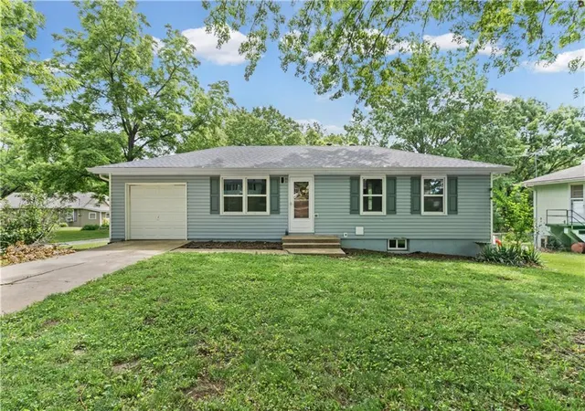 Homes for sale in Pleasant Hill, MO | 1104 Lexington Rd, Pleasant Hill, MO 64080 | MLS# 2628725