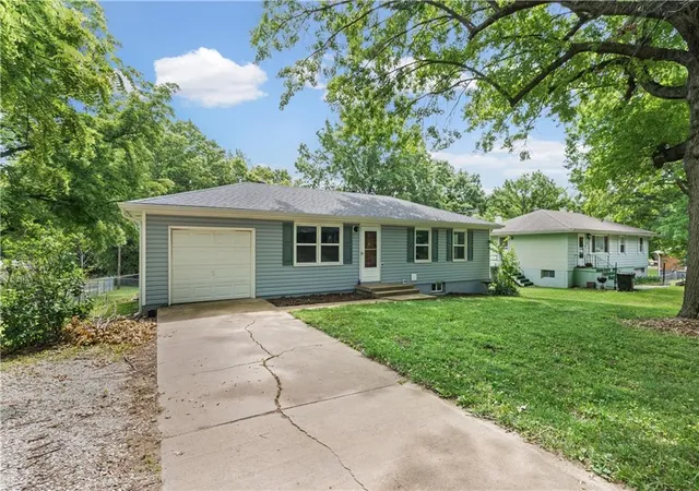 Homes for sale in Pleasant Hill, MO | 1104 Lexington Rd, Pleasant Hill, MO 64080 | MLS# 2628725