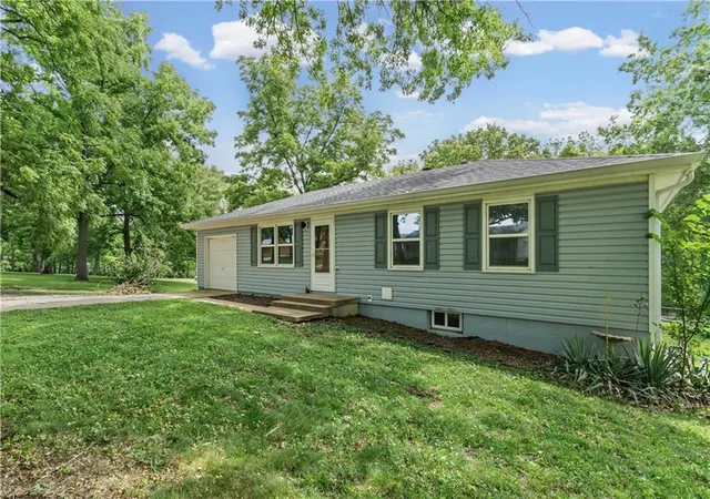 Photo 3 of Single family home for sale at 1104 Lexington Rd, Pleasant Hill, MO 64080 | MLS# 2628725 | Listing updated on 2026-09-23
