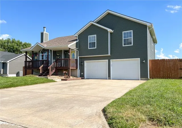 1st image of 404 E Colony Ave, East Lynne, MO 64743 | MLS# 2628727
