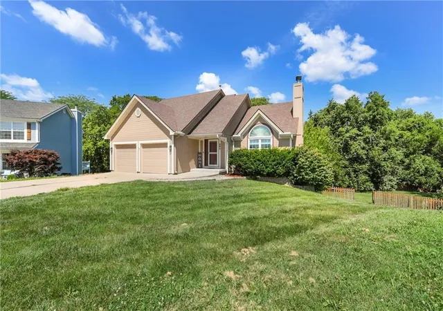 Homes for sale in Liberty, MO | 604 Hawthorne Pl, Liberty, MO 64068 | MLS# 2628728