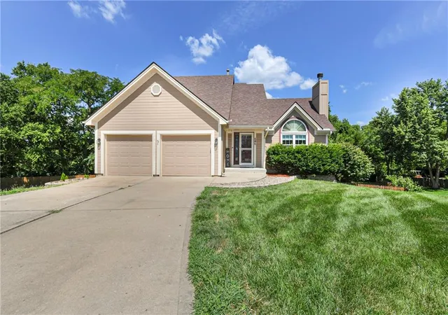 Homes for sale in Liberty, MO | 604 Hawthorne Pl, Liberty, MO 64068 | MLS# 2628728