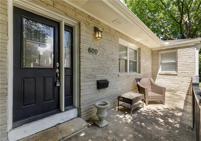 Photo 2 of Single family home for sale at 800 E 73rd Street, Kansas City, MO 64131 | MLS# 2628732 | Listing updated on 2026-10-07