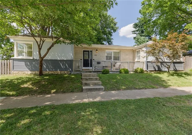 Photo 3 of Single family home for sale at 800 E 73rd Street, Kansas City, MO 64131 | MLS# 2628732 | Listing updated on 2026-10-07