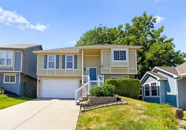 2nd image of 745 E 124th St, Kansas City, MO 64146 | MLS# 2628733