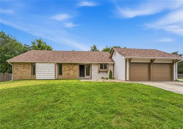 Photo 1 of Sale Pending at 219 Nw Redwood Ct, Lees Summit, MO 64064 | MLS# 2628735 | Listing updated on 2026-08-07