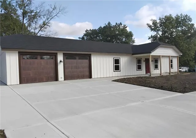 Photo 1 of Single family home for sale at 202 W Redwood St, Archie, MO 64725 | MLS# 2628737 | Listing updated on 2026-10-08