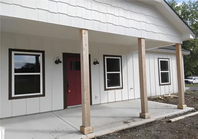 Photo 2 of Single family home for sale at 202 W Redwood St, Archie, MO 64725 | MLS# 2628737 | Listing updated on 2026-10-08